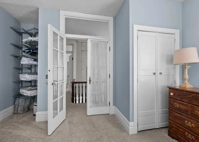 Walk To Short North, Near Osu & Convention Center Holiday home *
